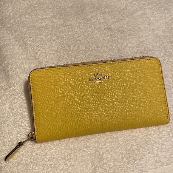 Coach Yellow Wallet - Picture 6 of 6